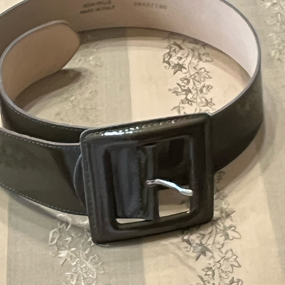 ITALIAN PATTERN LEATHER BELT.